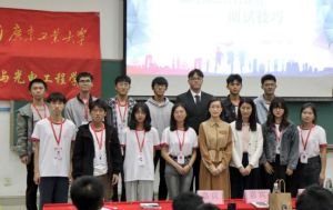 官网入口集团党支部参加高校促就业讲坛活动