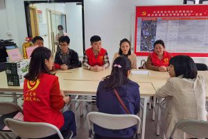 浓浓关爱暖人心，官网入口集团党支部慰问困难单亲家庭
