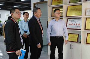 热烈欢迎市政府秘书长林兢一行莅临官网入口集团广西公司考察指导